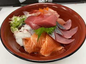 魚慶海鮮丼３